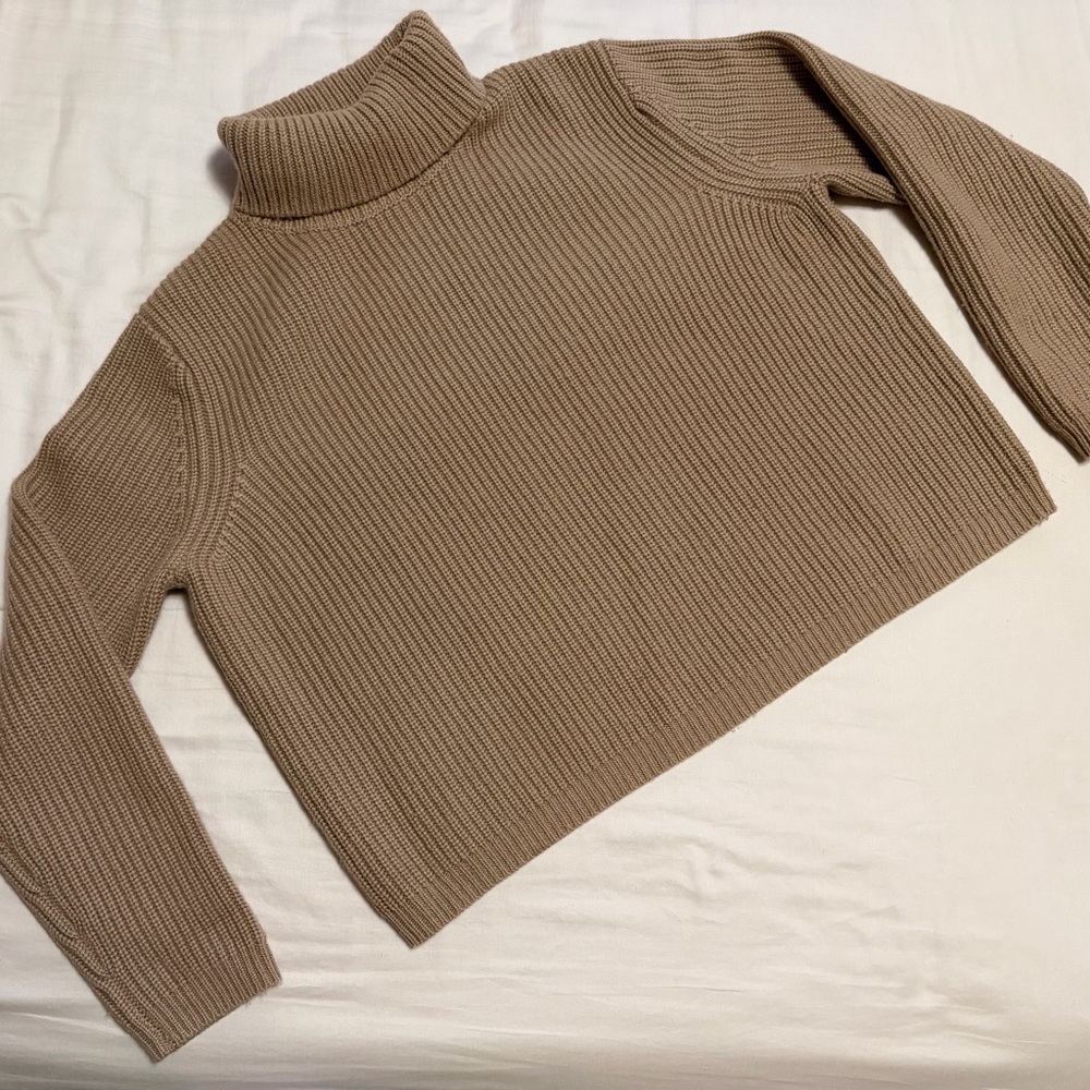 Jenni Kayne Cashmere/Wool Fine Ribbed Cropped Turtleneck in Camel color